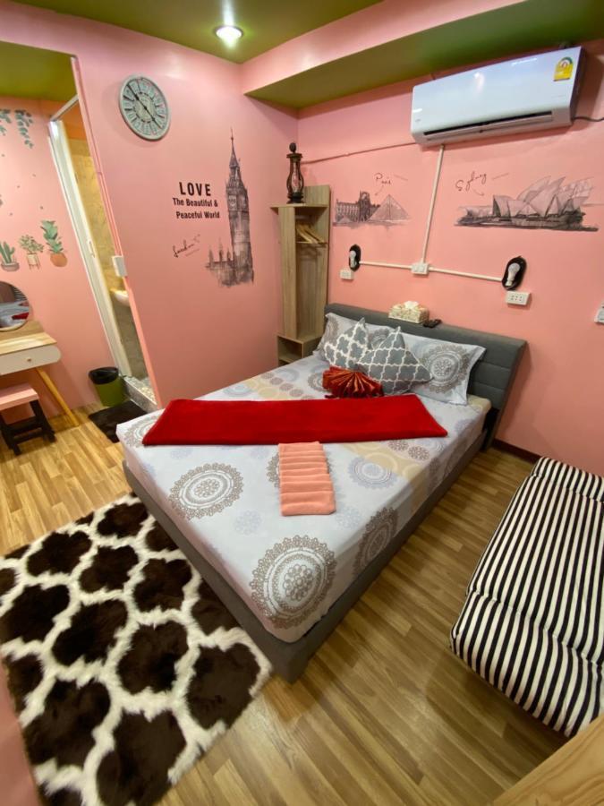 Interpartie Hotel (Adults Only) Bangkok Bagian luar foto