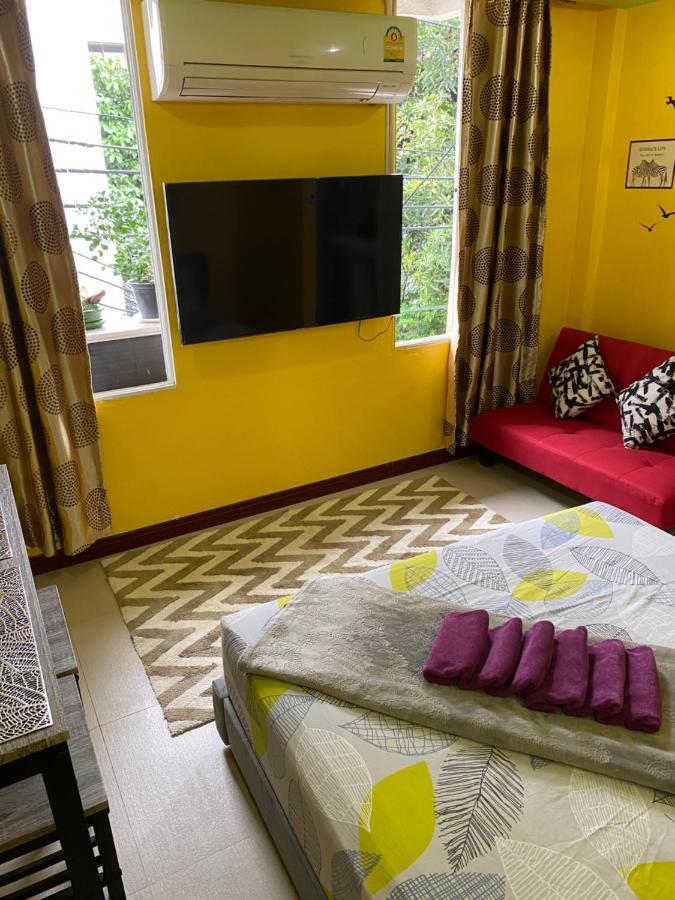 Interpartie Hotel (Adults Only) Bangkok Bagian luar foto