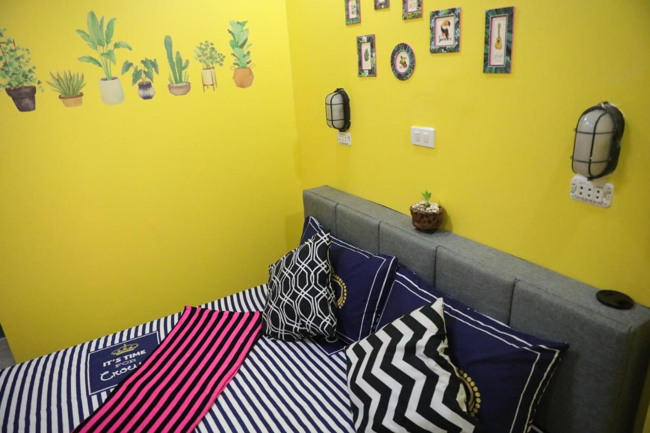 Interpartie Hotel (Adults Only) Bangkok Bagian luar foto