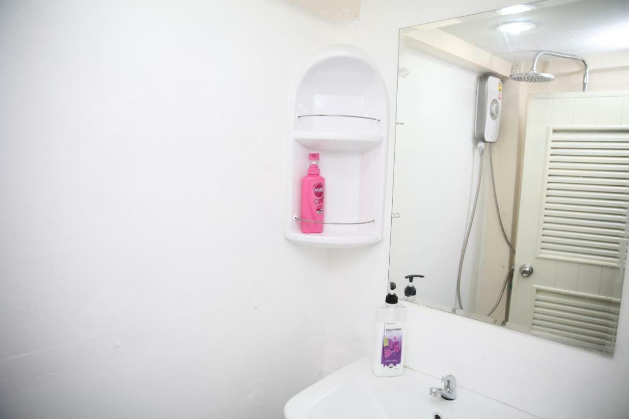 Interpartie Hotel (Adults Only) Bangkok Bagian luar foto