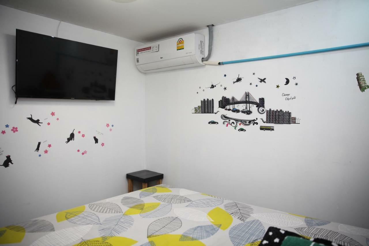 Interpartie Hotel (Adults Only) Bangkok Bagian luar foto