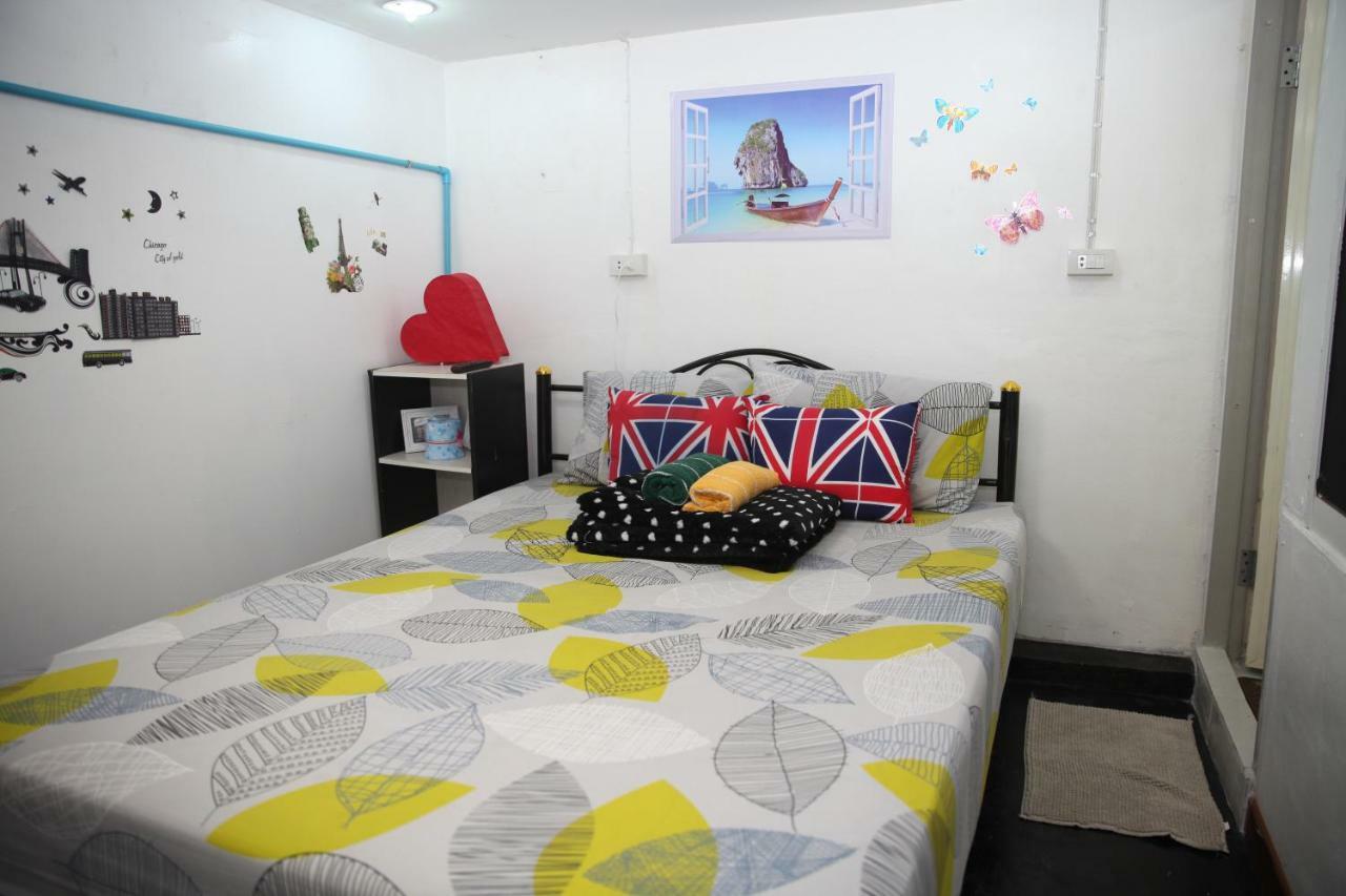 Interpartie Hotel (Adults Only) Bangkok Bagian luar foto
