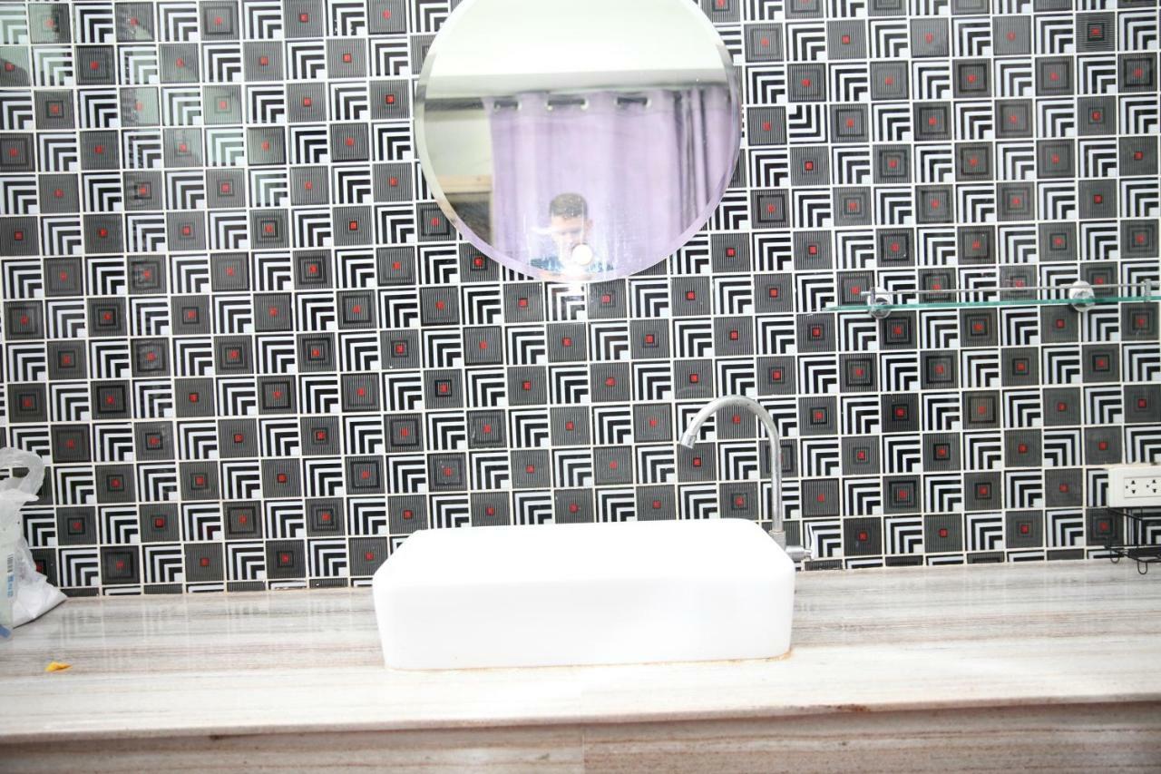 Interpartie Hotel (Adults Only) Bangkok Bagian luar foto