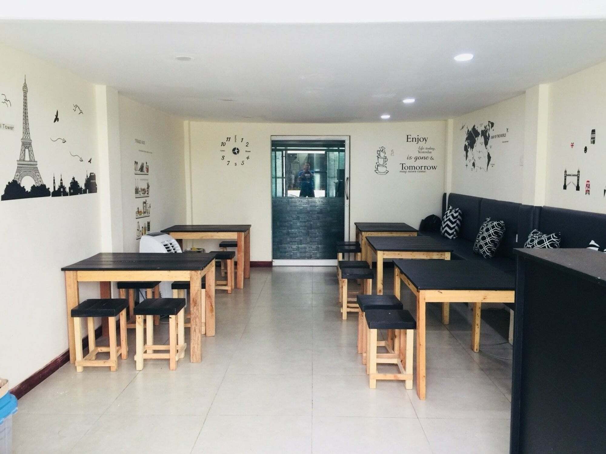Interpartie Hotel (Adults Only) Bangkok Bagian luar foto